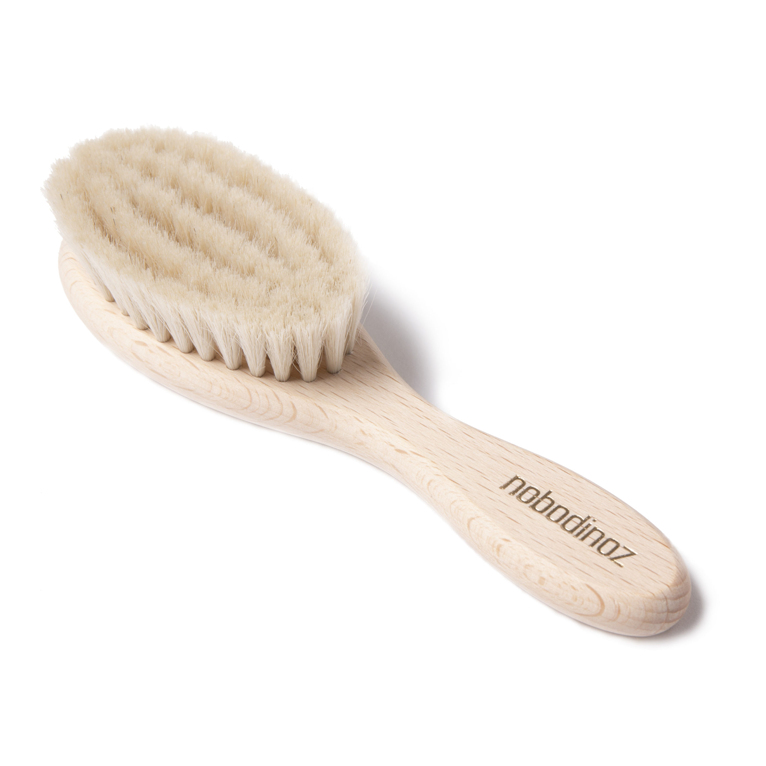 Nobodinoz brosse a cheveux naturel trousse de toilette maternité douche bain toucher le béguin de Charlie concept store Tours 37 Enfants kids concept store magasin de jouets cadeau kids conceptstore baby kidsconcept maman comblée intemporel cute accessoires parents 37 babyandkids enfants heureux paisible grande soeur grand frère silicone recyclé Indre et Loire accessoire naissance anniversaire voyage liste cadeaux sac à langer poussette