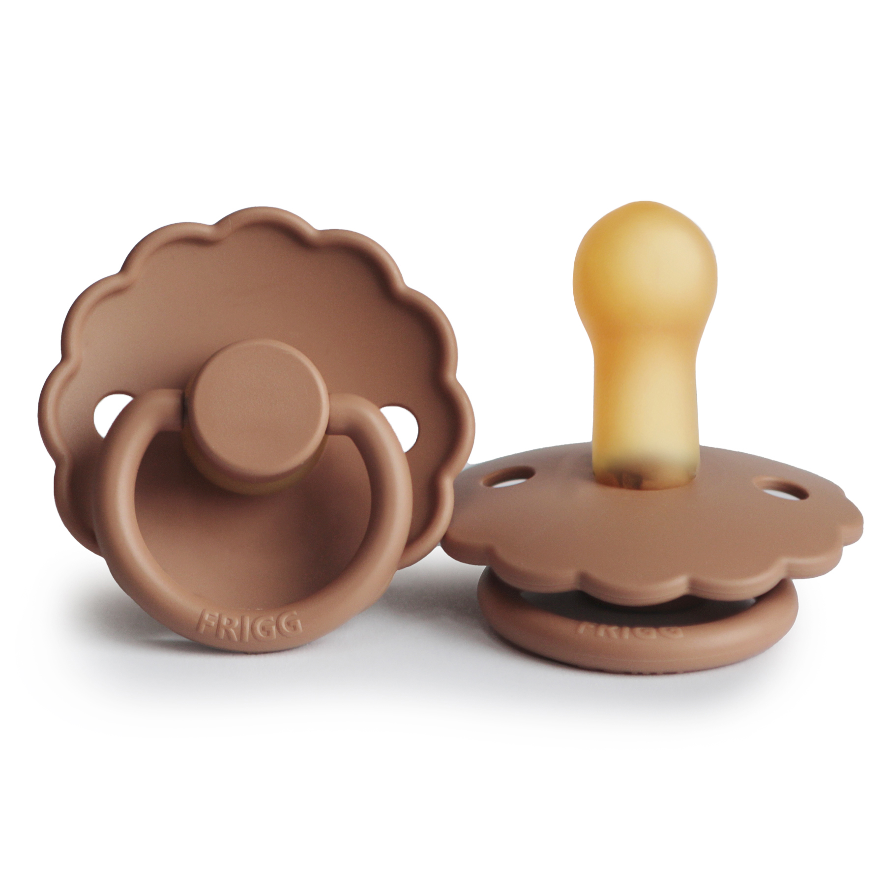 Caoutchouc naturel tétine bébé nouveau-né concept store kids le béguin de Charlie Tours 37 enfants Bretonneau pôle santé Léonard de Vinci cadeau baby kid concept Maman accessoires naissance indre et Loire magasin de Puériculture FRIGG besoin de succion sommeil dodo paisible cute attaches tetine bibs baby Shower enfants chambre bébé cododo couffin