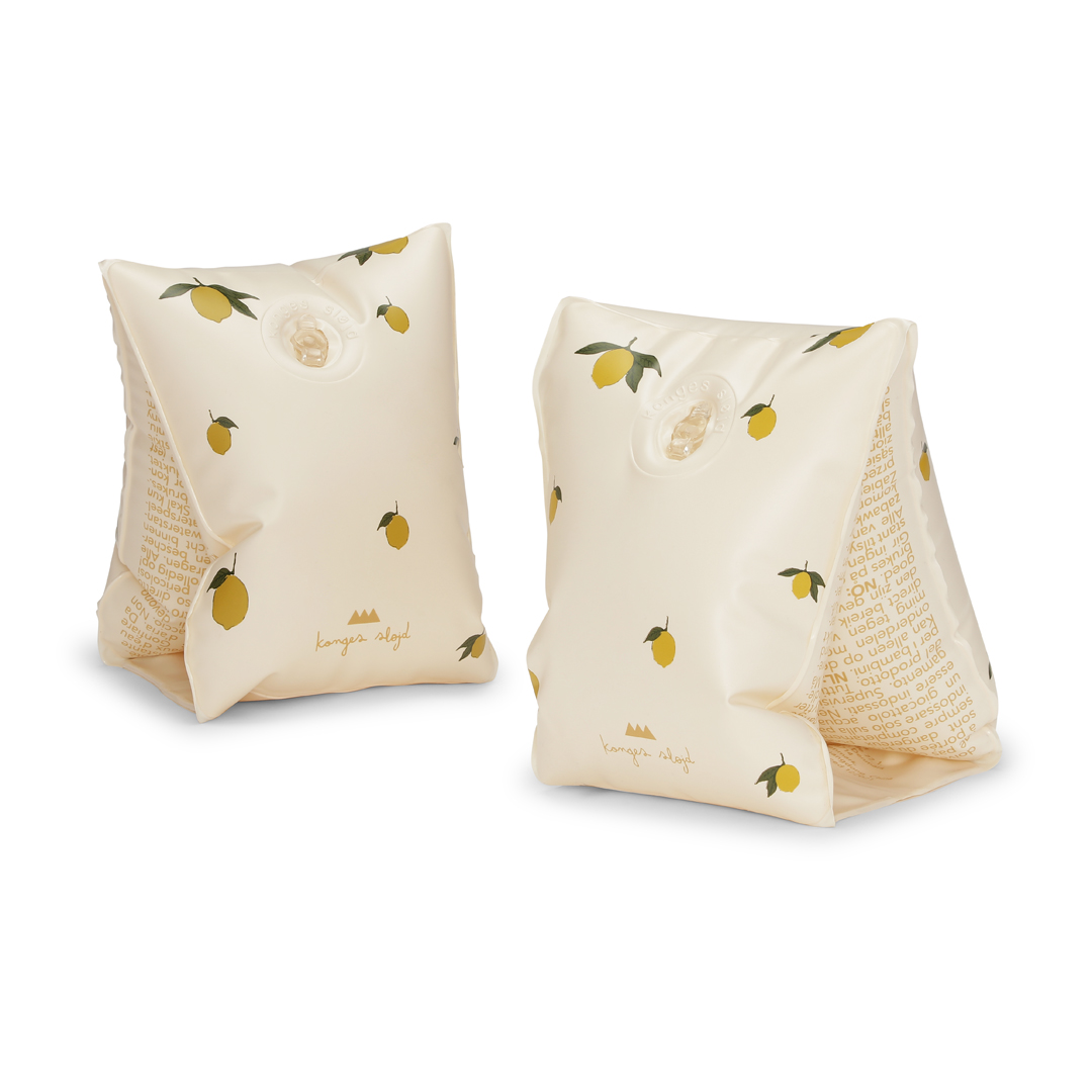 Konges slojd brassards piscine été Summer mer voyage bébé le béguin de Charlie concept store Tours 37 Enfants kids concept store magasin de jouets cadeau kids conceptstore baby kidsconcept maman comblée intemporel cute accessoires parents 37 babyandkids enfants heureux paisible grande soeur grand frère silicone recyclé Indre et Loire accessoire anniversaire voyage liste cadeaux