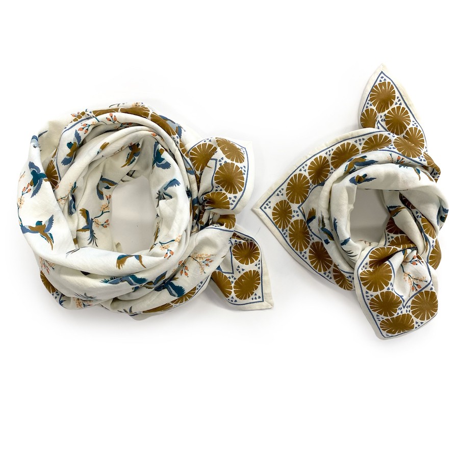 Petit foulard Manika Cerisier / fleur de vanille – Image 5
