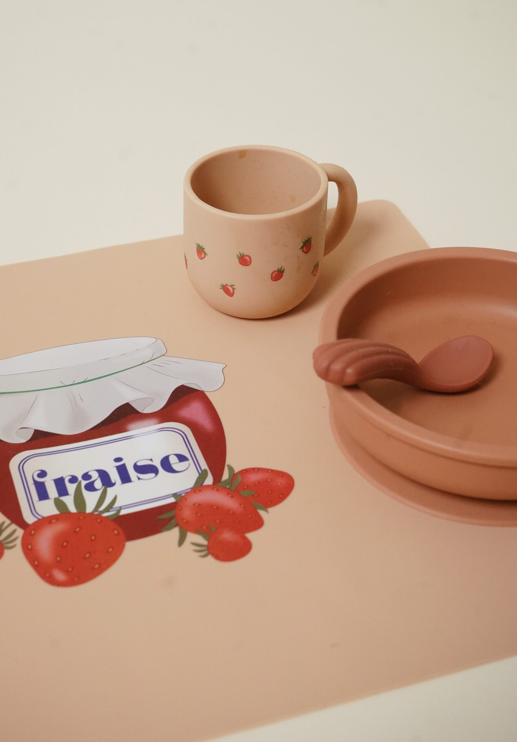 Diversification alimentaire enfants bebe âme concept store silicone repas tasses verres cuillères citron couverts repas gouter sac lunch snack box gourdes pique nique collation acier inoxydable silicone repas boisson diversification alimentaire DME gourde assiette compartimenté repas réutilisable le béguin de Charlie concept store Tours 37 Enfants kids concept store magasin de jouets cadeau kids conceptstore baby kidsconcept intemporel accessoires parents 37 babyandkids recyclé Indre et Loire naissance