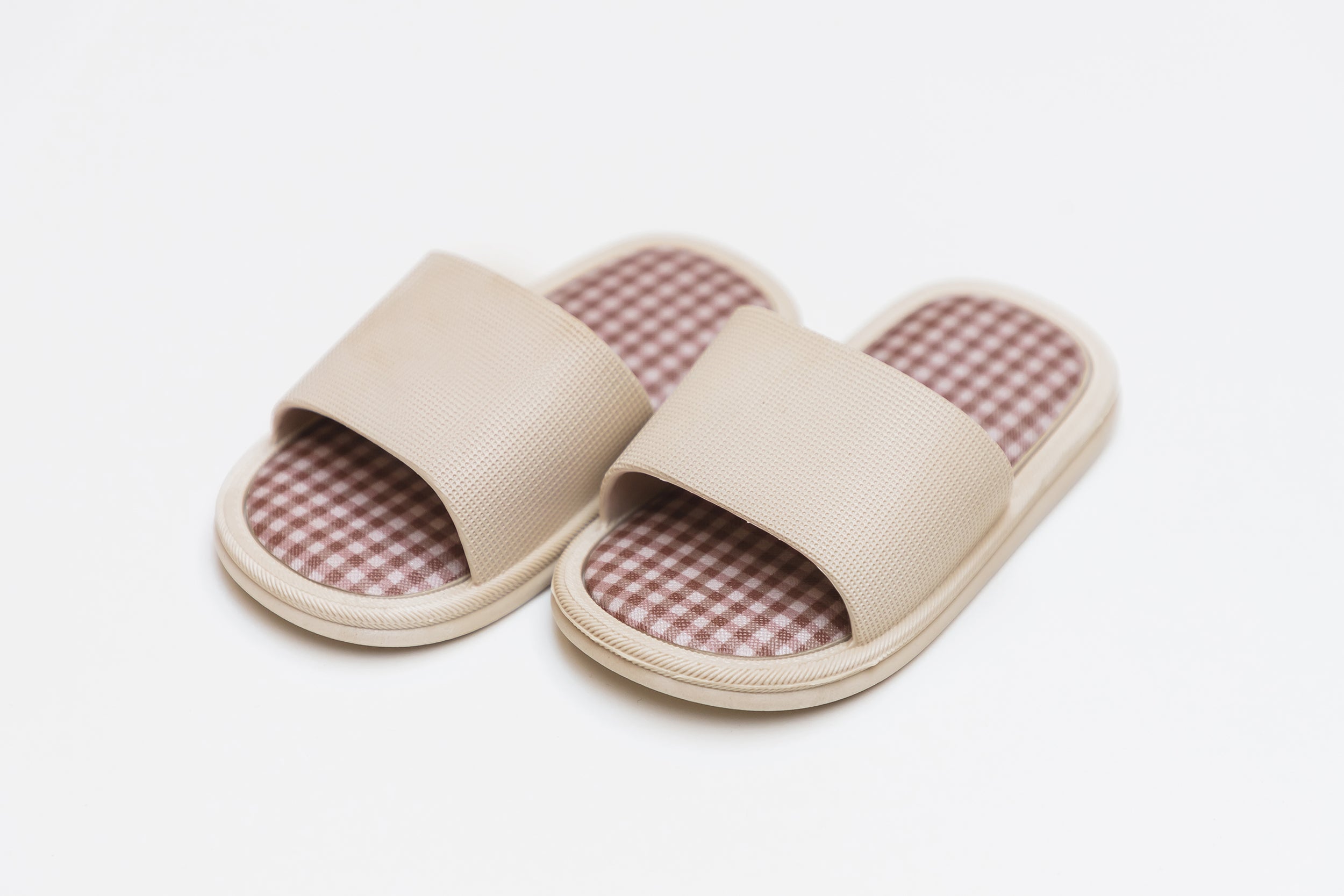Mrs Ertha claquettes chaussures sandales été vacances soleil enfants plage jardin mode enfants accessoires cadeaux le beguin de Charlie concept store tours