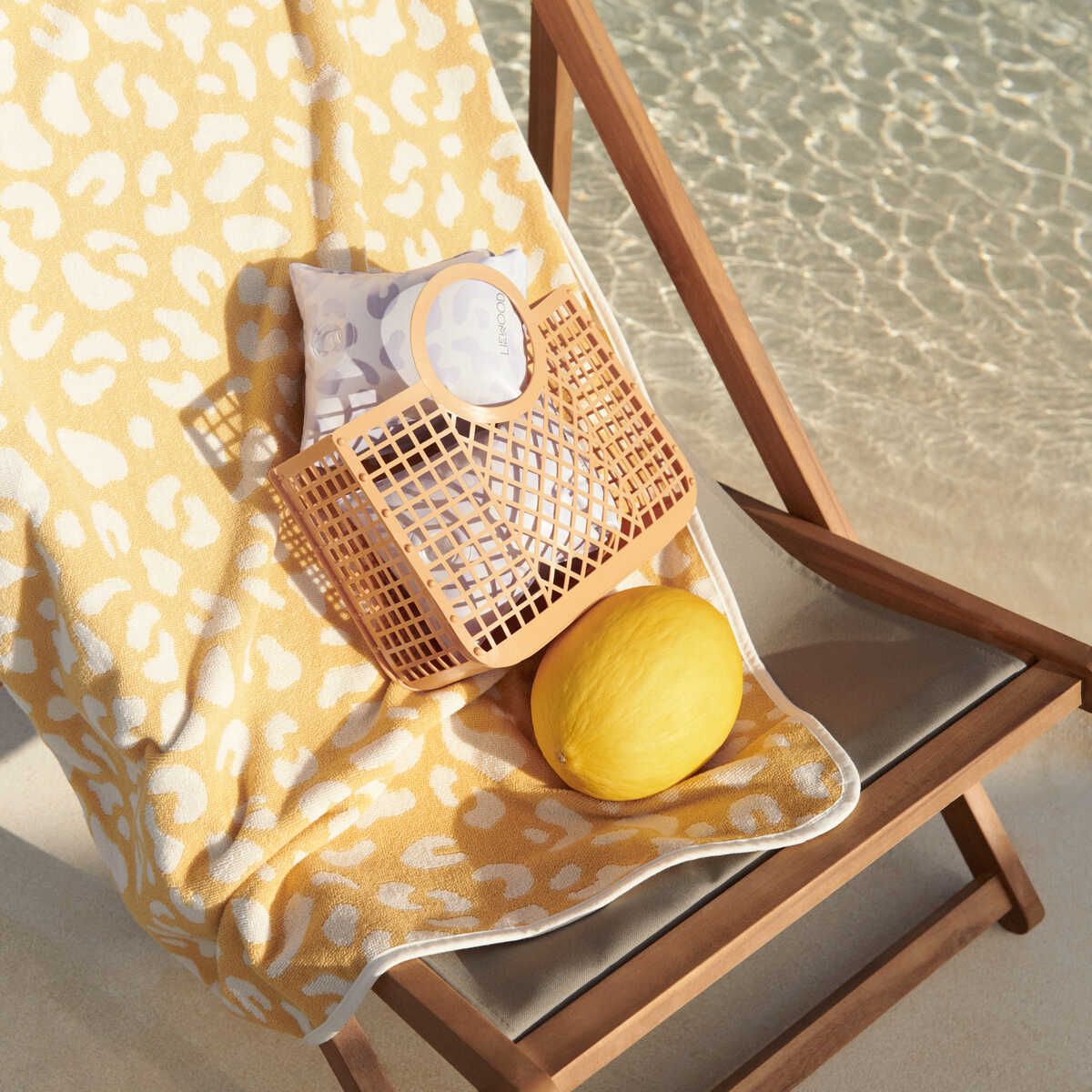 Liewood panier de plage enfants parents mer piscine maillot de bain serviette crème solaire chapeau accessoires sac le beguin de charlie concept store tours