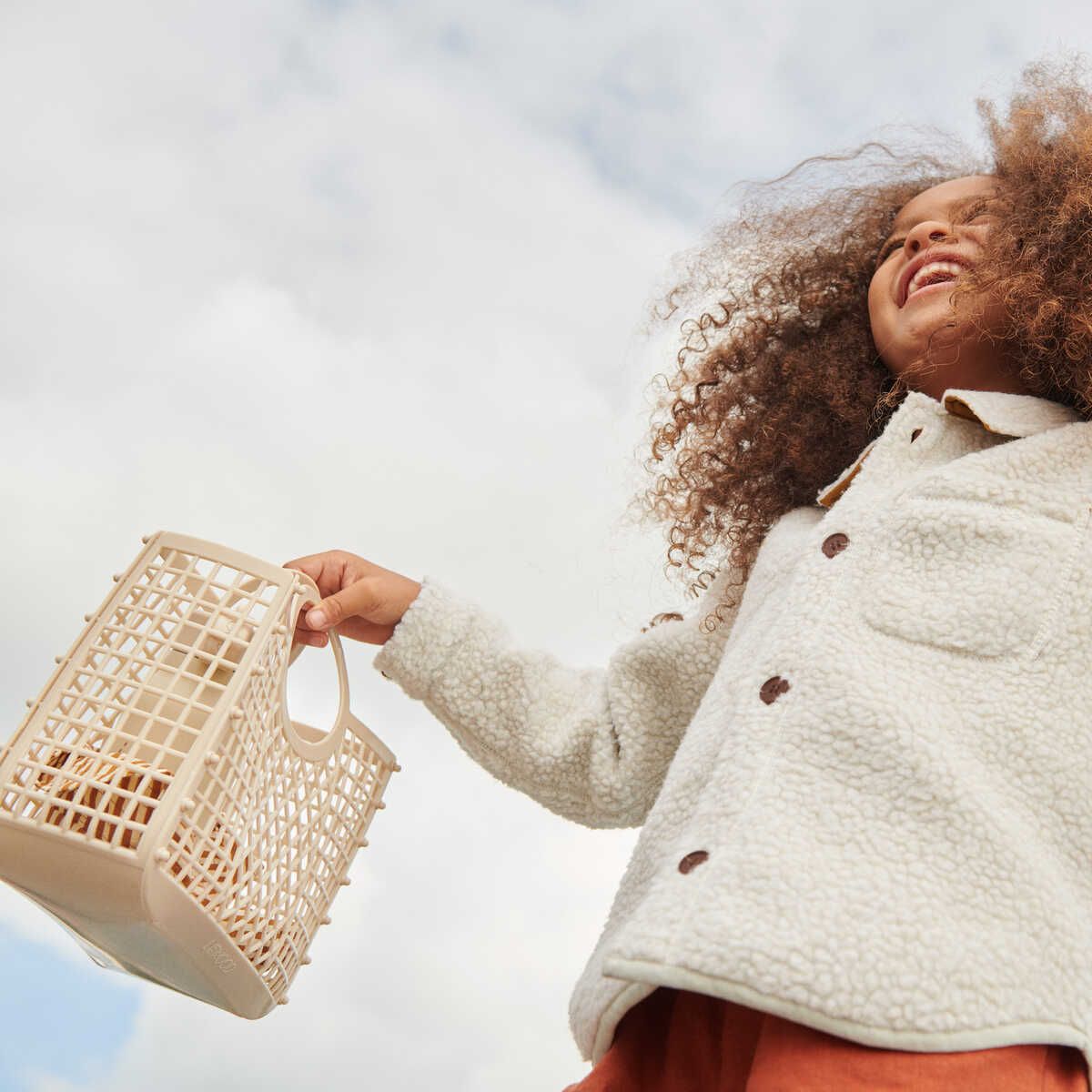 Liewood panier de plage enfants parents mer piscine maillot de bain serviette crème solaire chapeau accessoires sac le beguin de charlie concept store tours