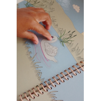 cahier autocollants stickers activité book livre a activité crayon coller colle occupation konges enfants concept store bebe petits jeu jeux activity amuser le béguin de Charlie Tours centre de tours Indre et Loire parents famille créatif loisir
