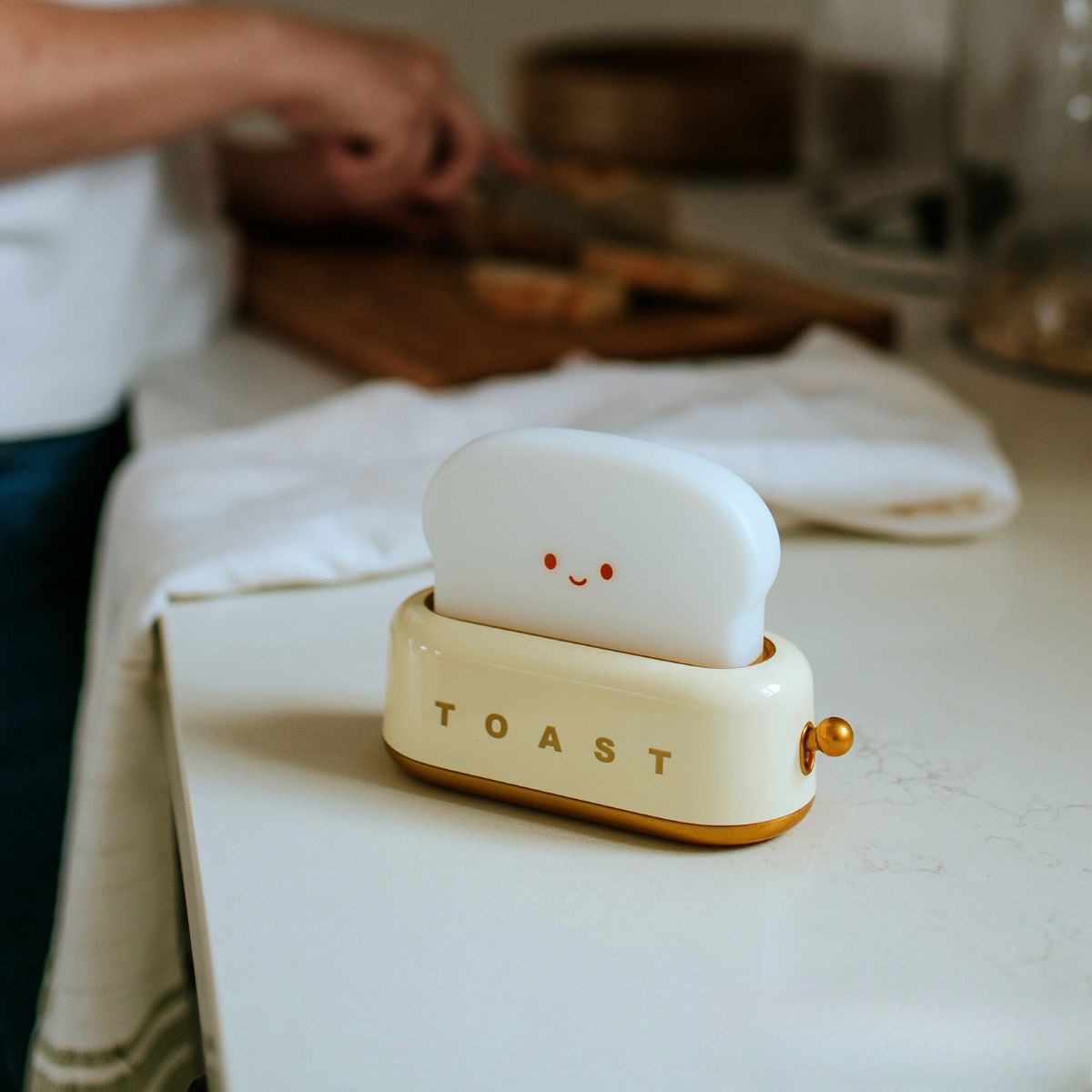 veilleuse toaster en forme de grille pain pour les bébés, les enfants mais aussi les adultes, une super idée de cadeau de naissance de la marque Mary's chez le béguin de Charlie à Tours