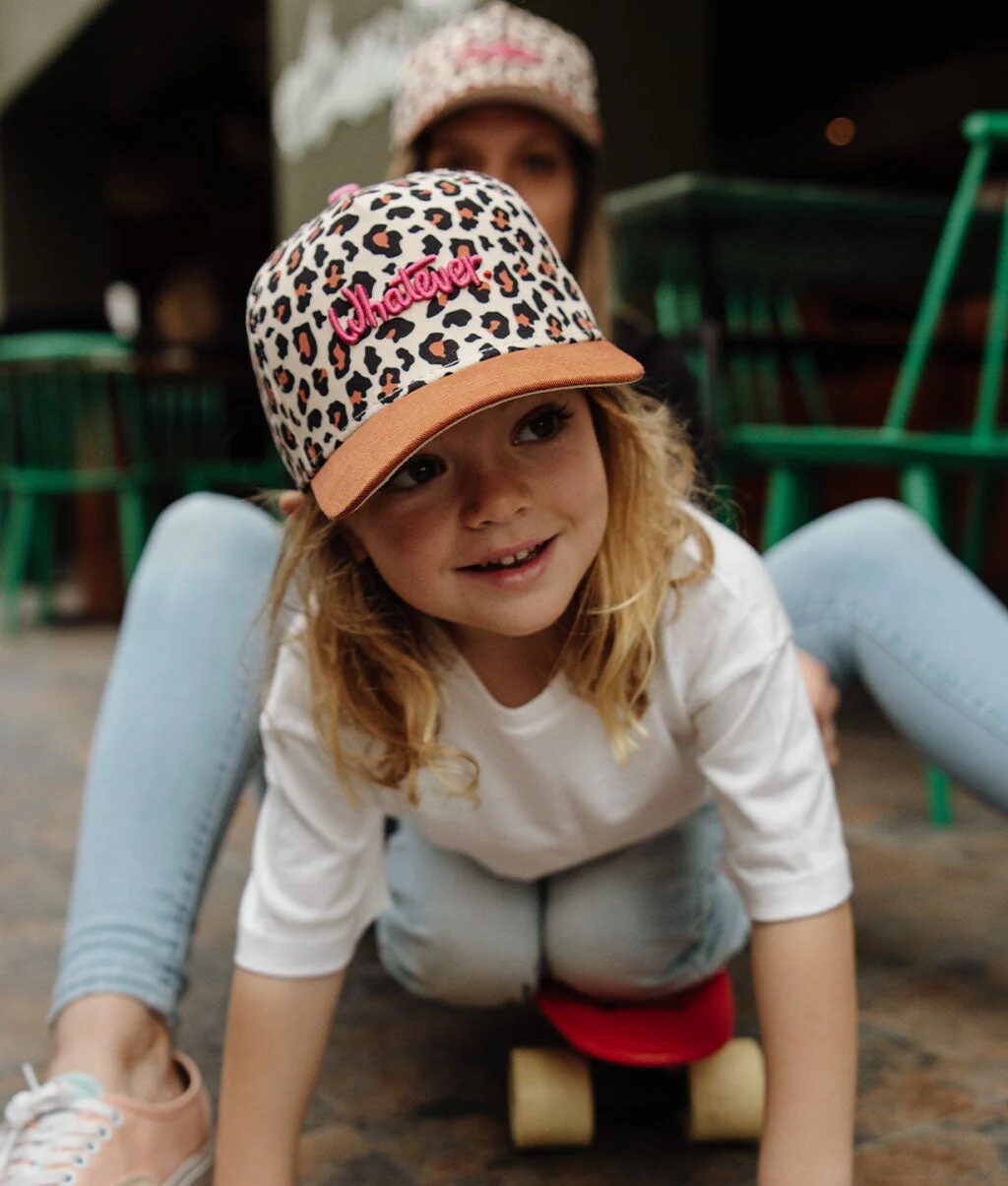 casquette Whatever écriture rose léopard enfants et adultes, accessoire de mode Hello Hoosy