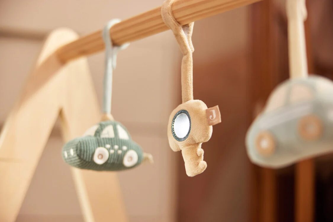jouets pour arche d'éveil bébés et enfants - cadeau de naissance - thème : les voitures - éveil des bébés - marque Jollein - disponible en ligne et en boutique chez Le béguin de Charlie à Tours