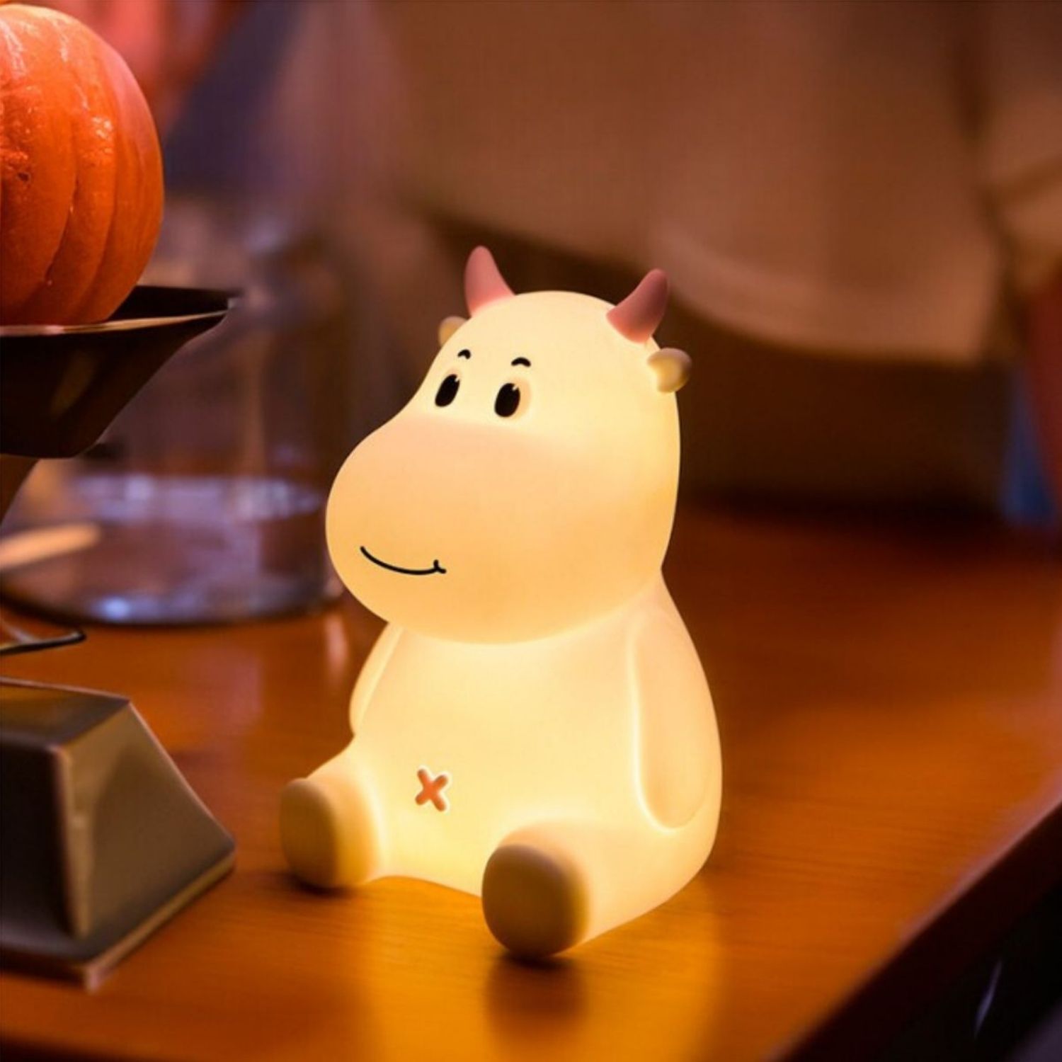 veilleuse enfants en silicone en forme de vache - cadeau de naissance de la marque Mary's - disponible en ligne et en boutique chez Le béguin de Charlie à Tours