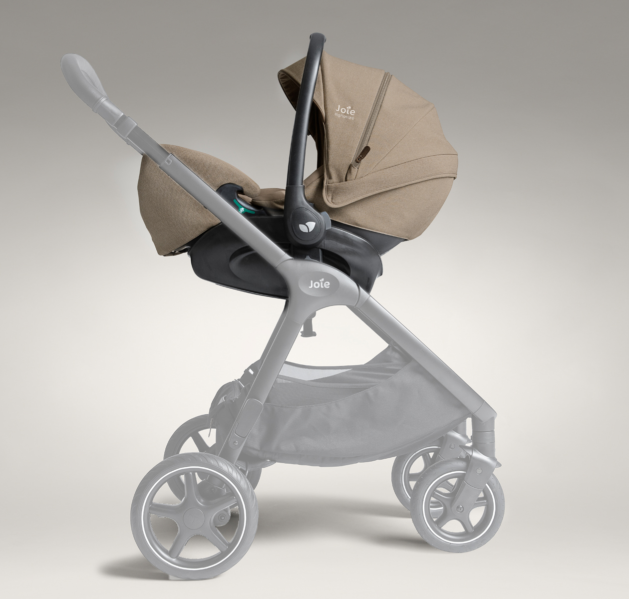siege auto - cosy sur poussette pour bébé model I level pro de la marque Joie couleur sandstone - disponible en ligne et en boutique chez Le béguin de Charlie à Tours