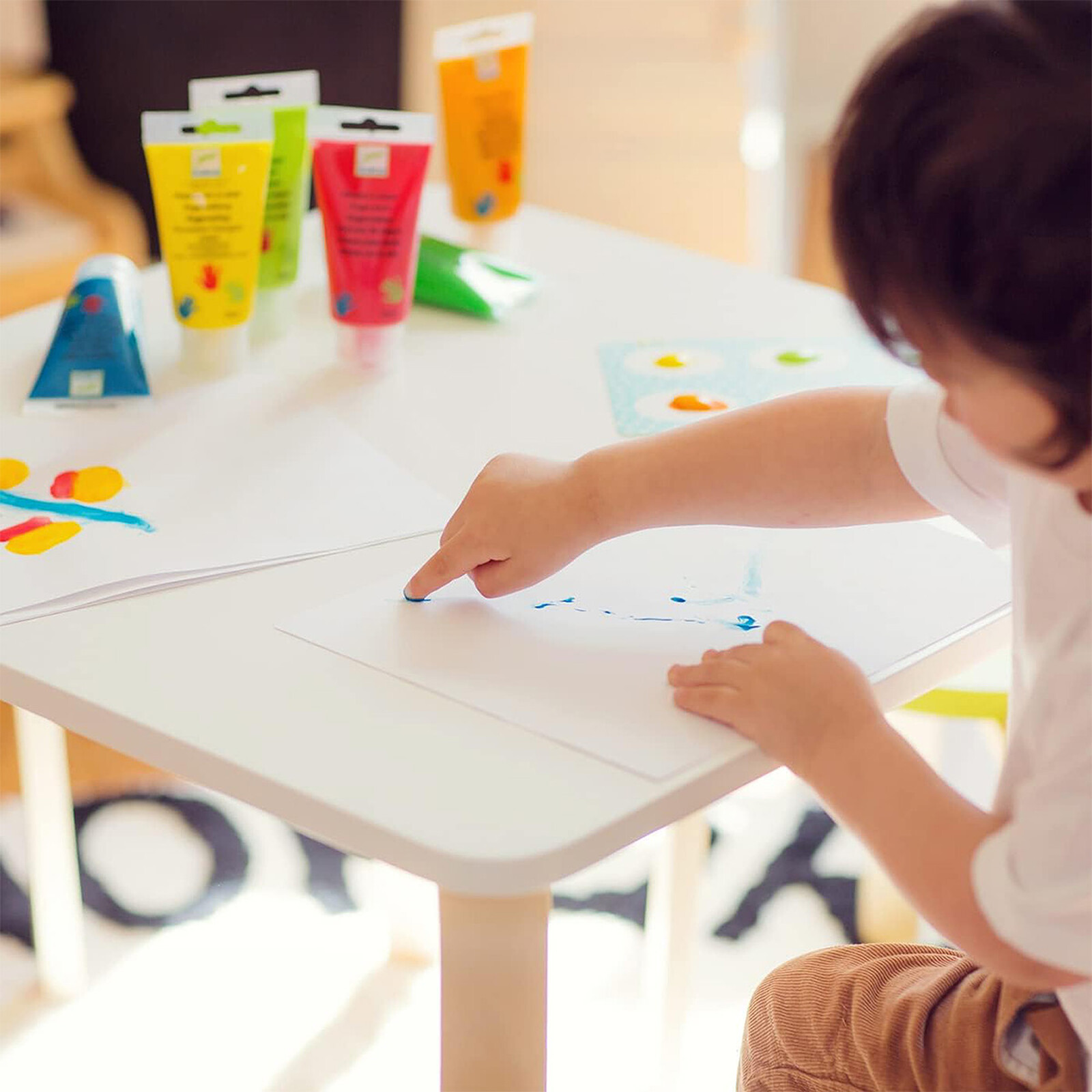 peinture à doigts pour enfants - jouet de la marque Djeco - loisir créatif - disponible en ligne et en boutique chez Le béguin de Charlie à Tours