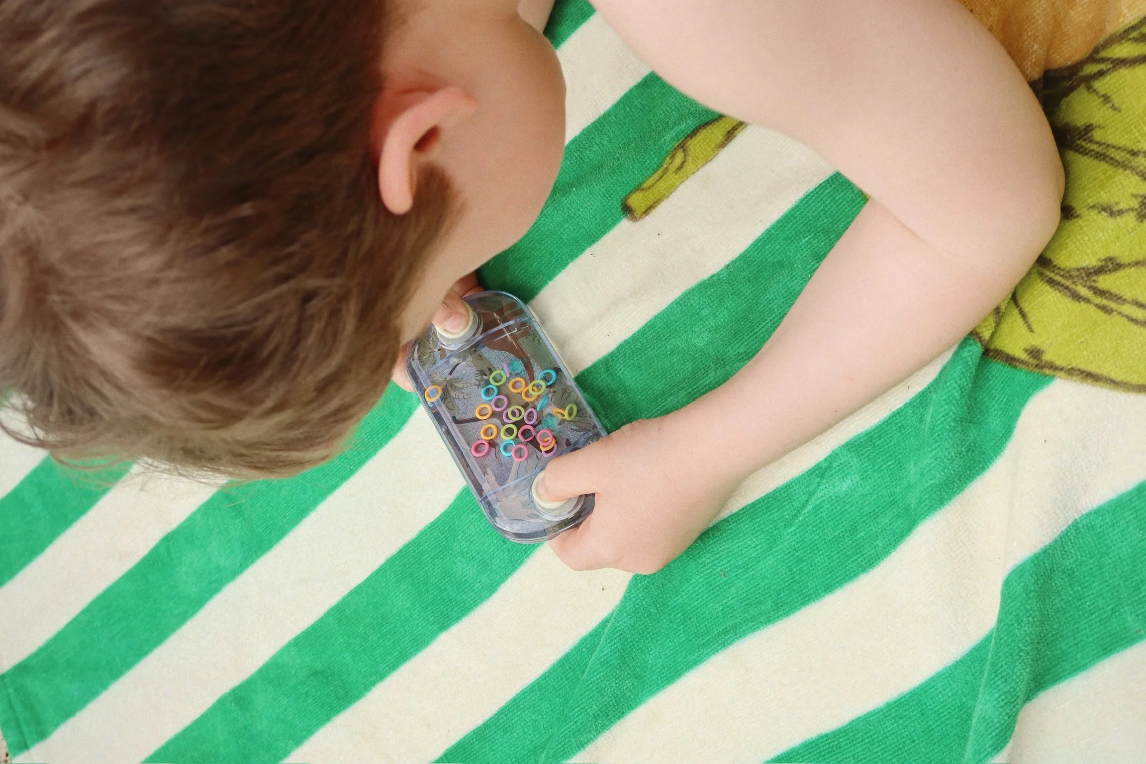 game boy jeu à eau avec anneaux dinosaure pour enfant de la marque Konges Slojd