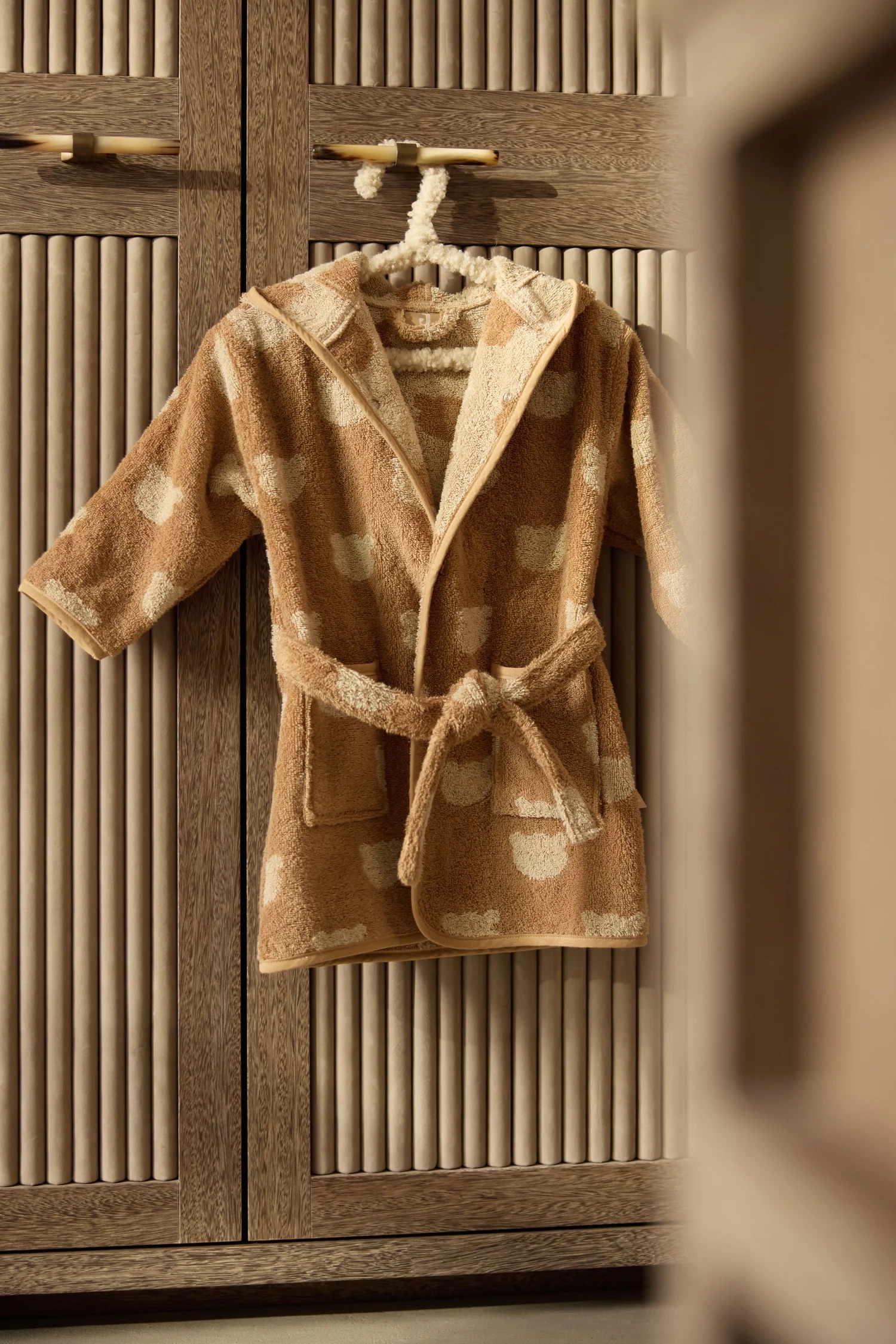 peignoir pour enfant avec un motif ours marron de la marque Jollein