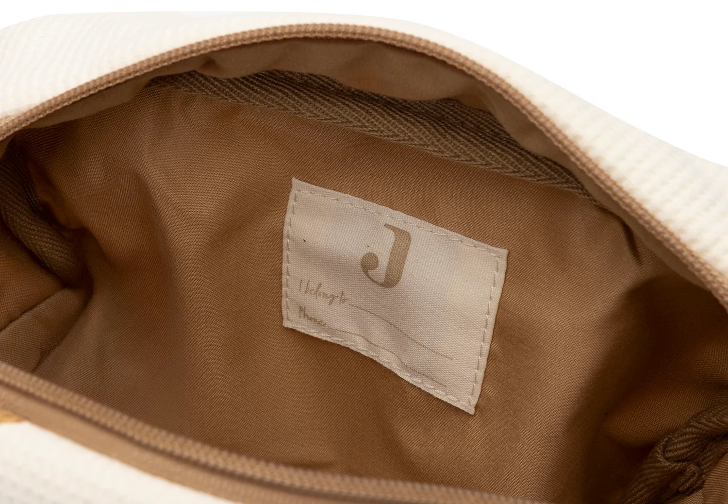 étiquette pour marquer son nom dans la trousse de toilette ours pour bébé de la marque Jollein