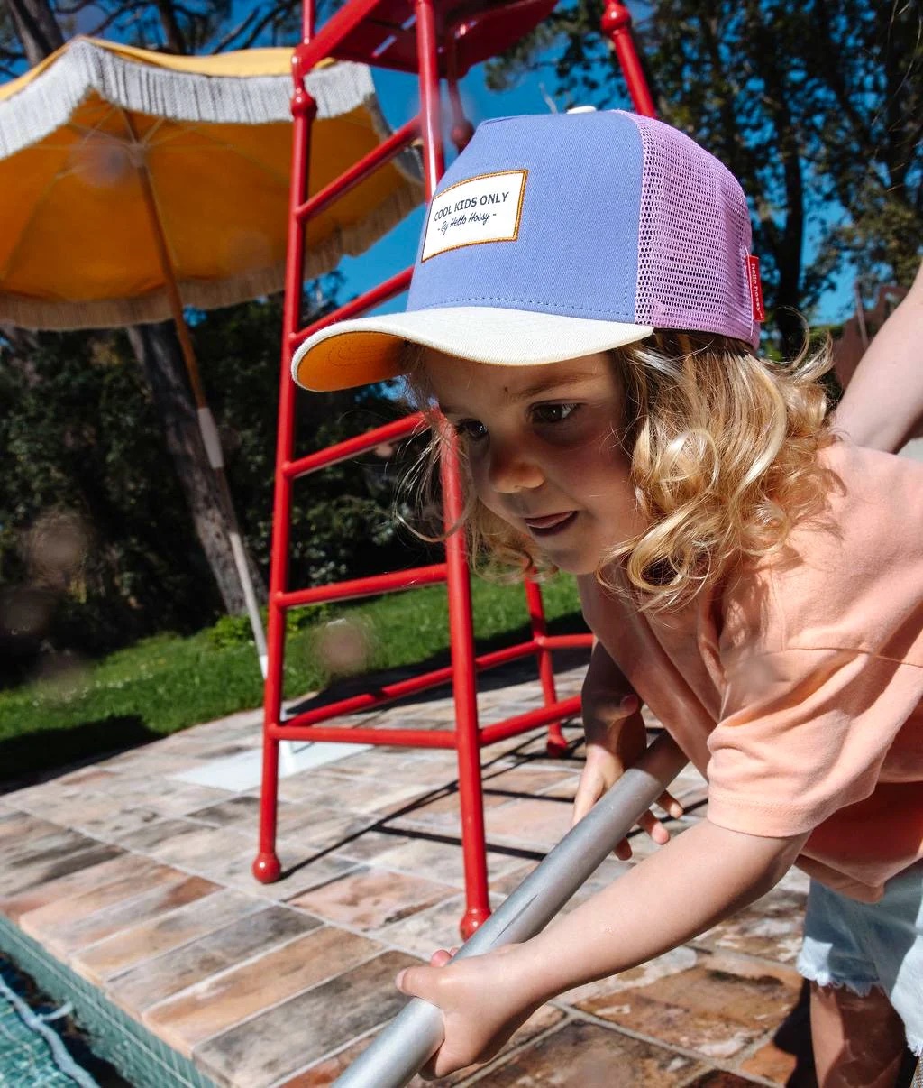 casquette pour enfant et adulte couleur violette mini iris de la marque Hello Hossy