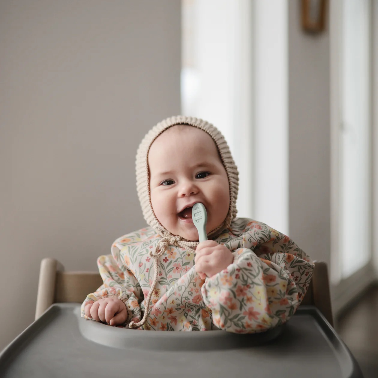 cuillères en cilicone pour la diversification alimentaire des bébé de la marque Mushie